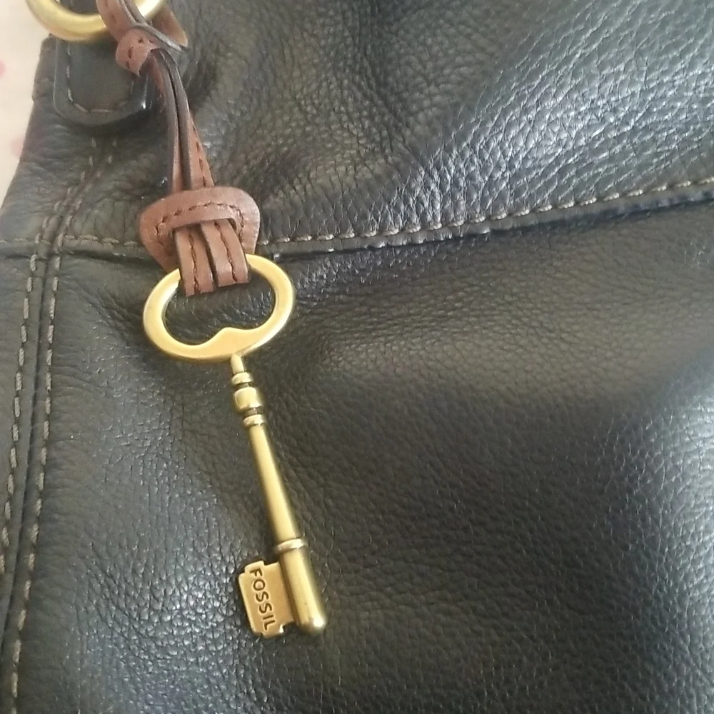 Fossil Explorer Genuine Leather Tote Y2K Key Fob Purse Charm Bag Long Strap